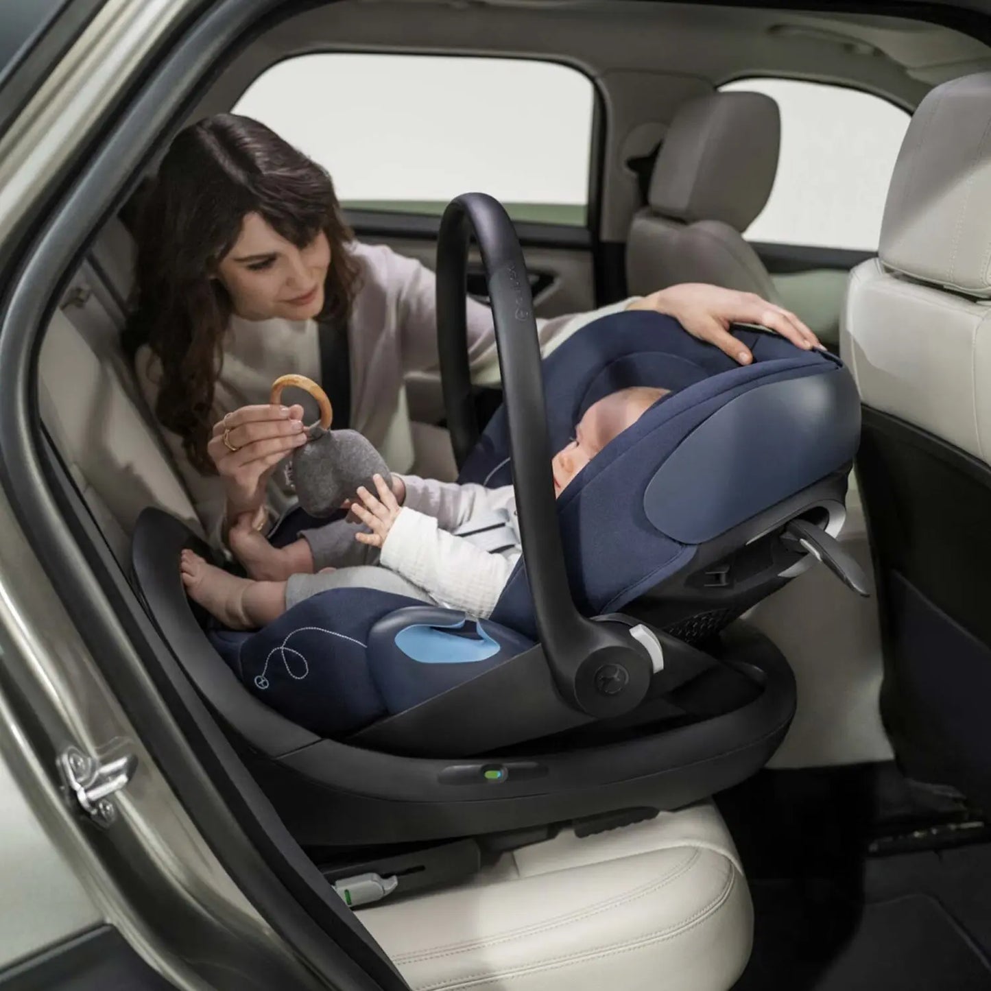 Cybex Cloud G Car Seat w/Base “Moon Black”